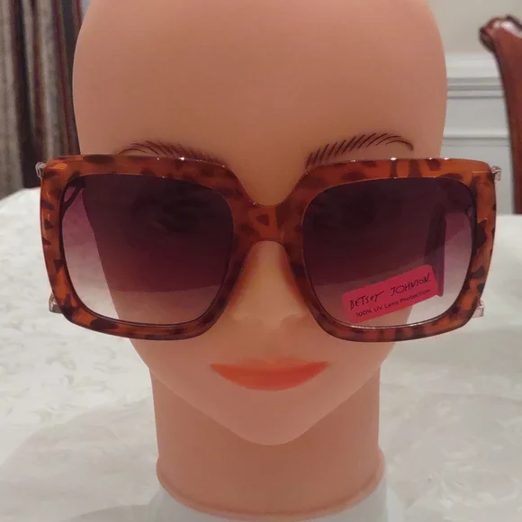 Betsey Johnson | Accessories | Betsey Johnson Oversized  display picture 2